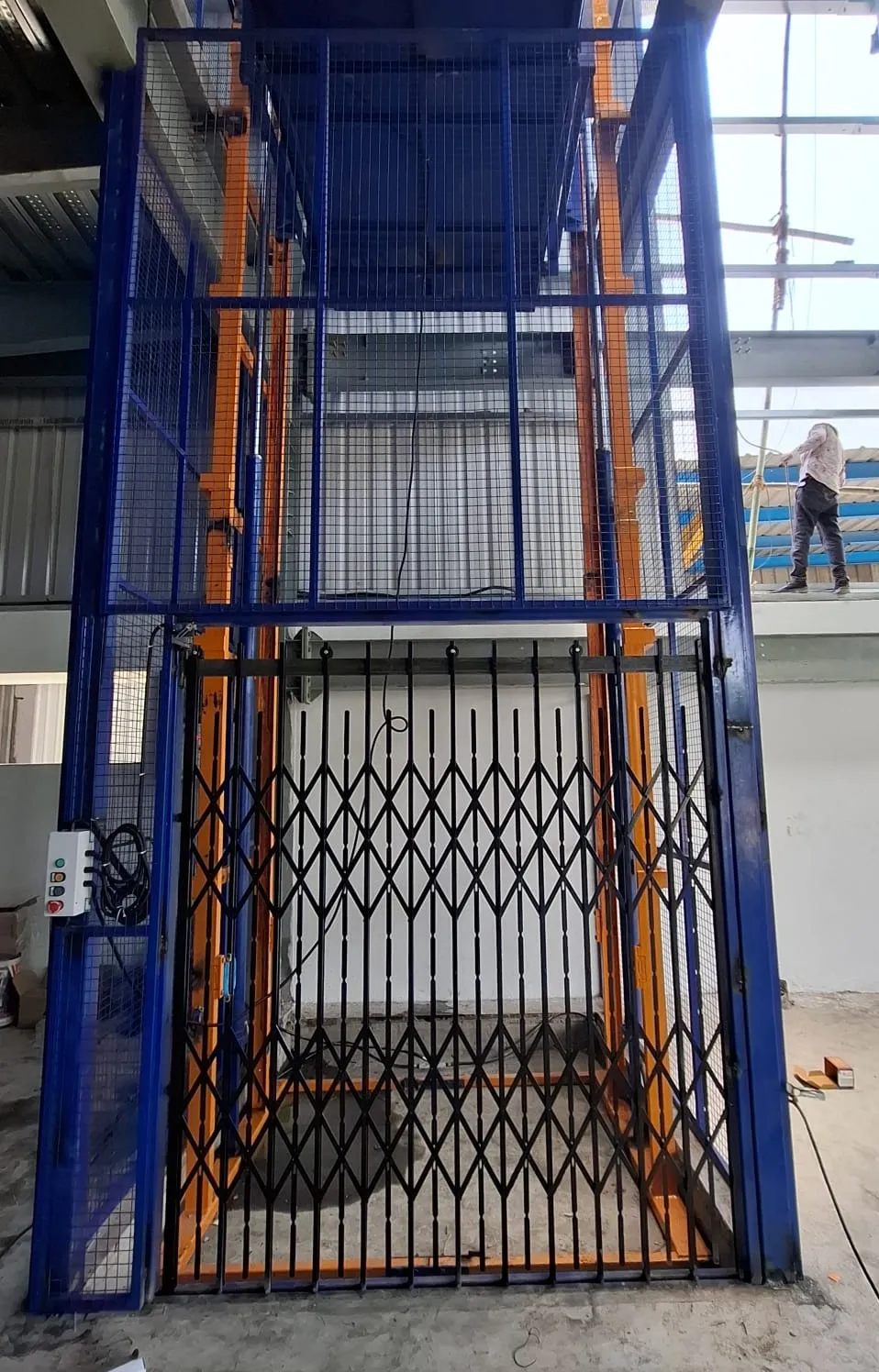 Industrial Goods Lift Supplier