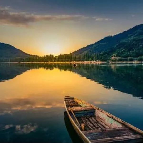 Tourist Places in Jammu & Kashmir
Srinagar
Srinagar Tourism
Famously known as 'Heaven on Earth, S...