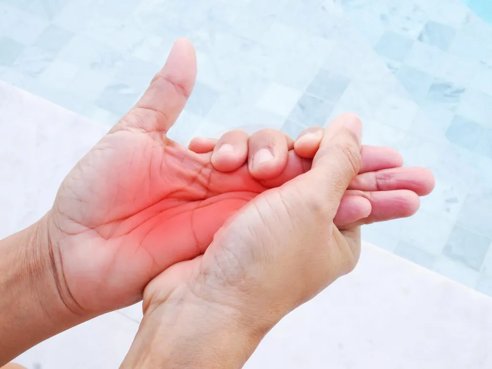 Numbness Treatment in Chembur Understanding When Reduced Sensation Needs Medical Attention