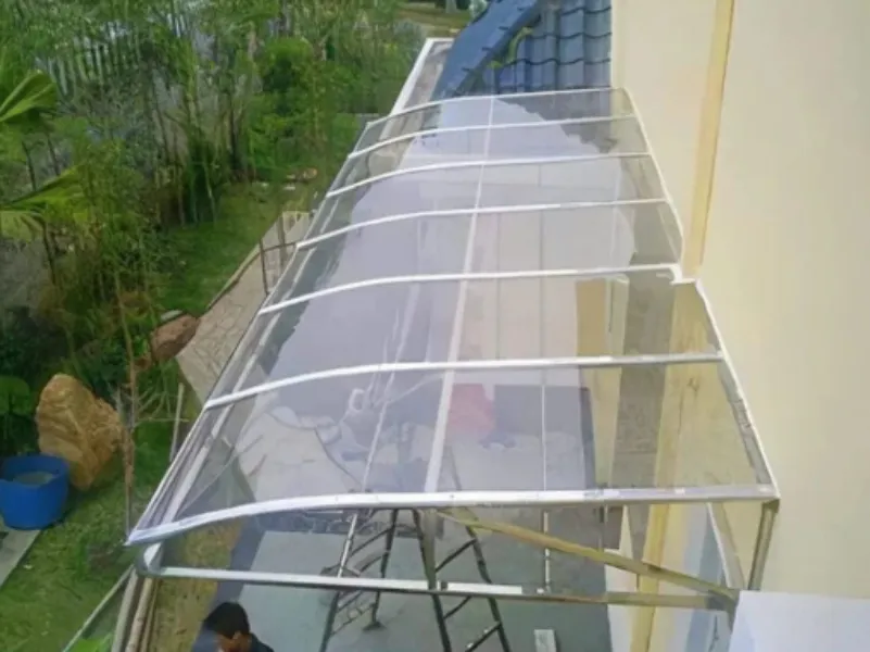 How a Polycarbonate Roofing Sheet Manufacturer Helps Create Brighter and More Efficient Industrial