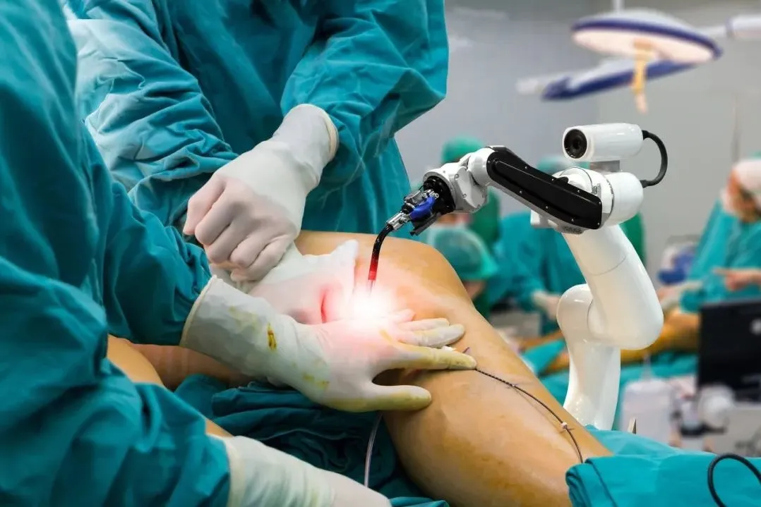 Best Robotic Knee Replacement Surgeon in Pune !