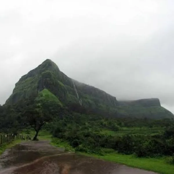 Places To Visit In Lonavala
Visapur Fort
Visapur Fort, Khandala Overview
The Visapur Fort is a po...