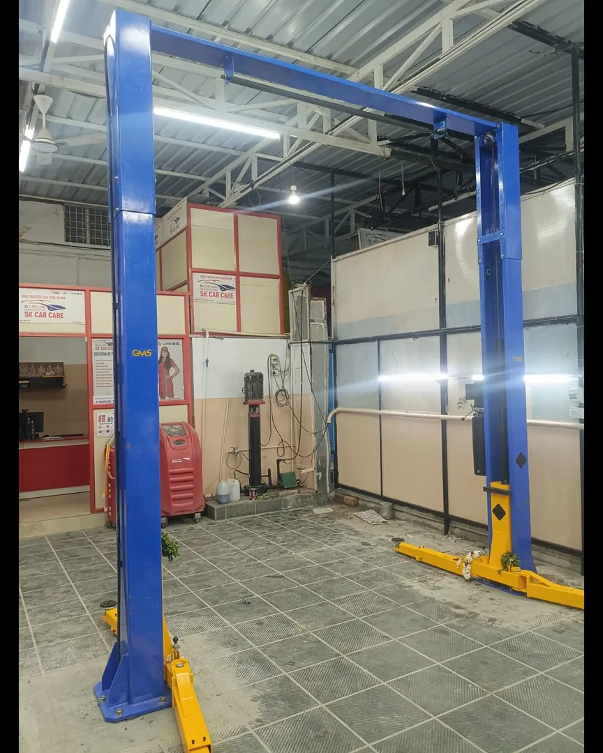 Hydraulic Double Post lift Clear Floor Type Installation Andhra Pradesh | GMS Engineering