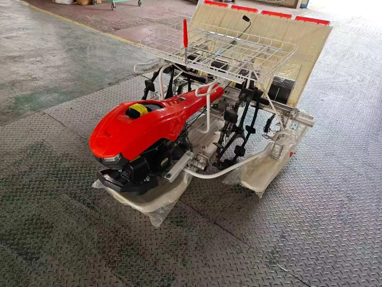 4 Row Engine Operated Rice Transplanter Manufacturer