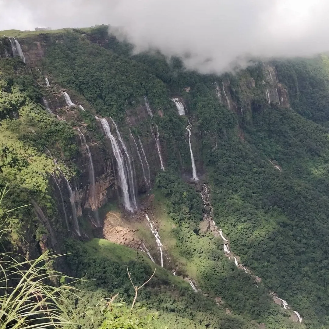 Tourist places in Meghalaya
Nohsngithiang Falls
Mawsmai Falls, Shillong Overview
The Nohsngithian...