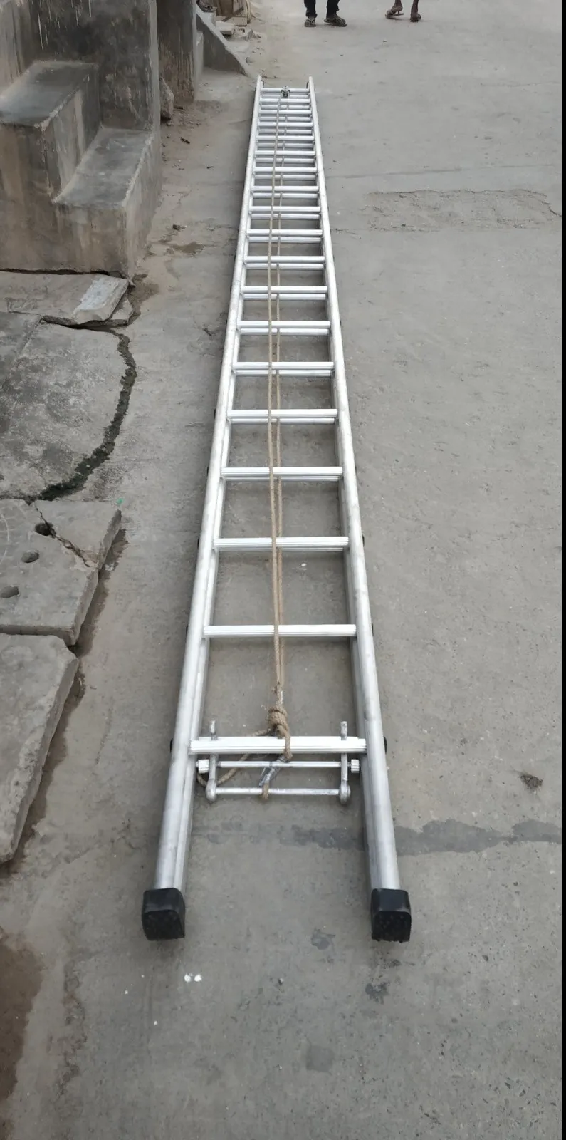 Premium Aluminium Extension Ladder – Amit Quality Product Company (AQPC)