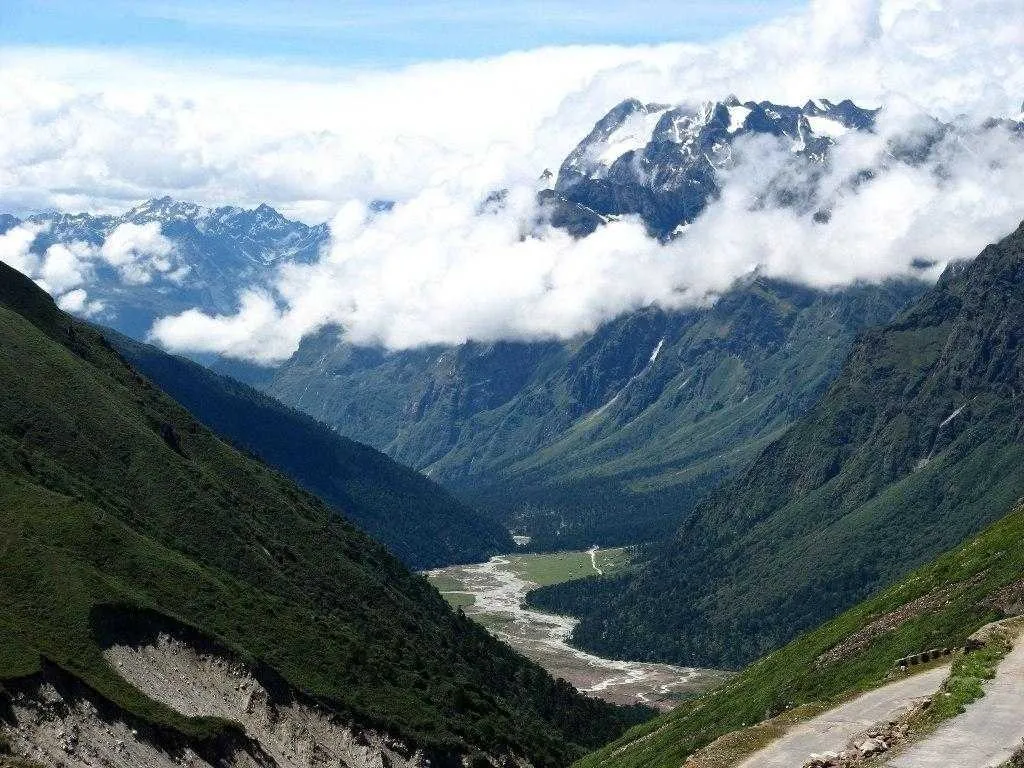 Tourist Places in Sikkim
Yumthang Valley
Yumthang Valley, North Sikkim Overview
The popular Yumth...