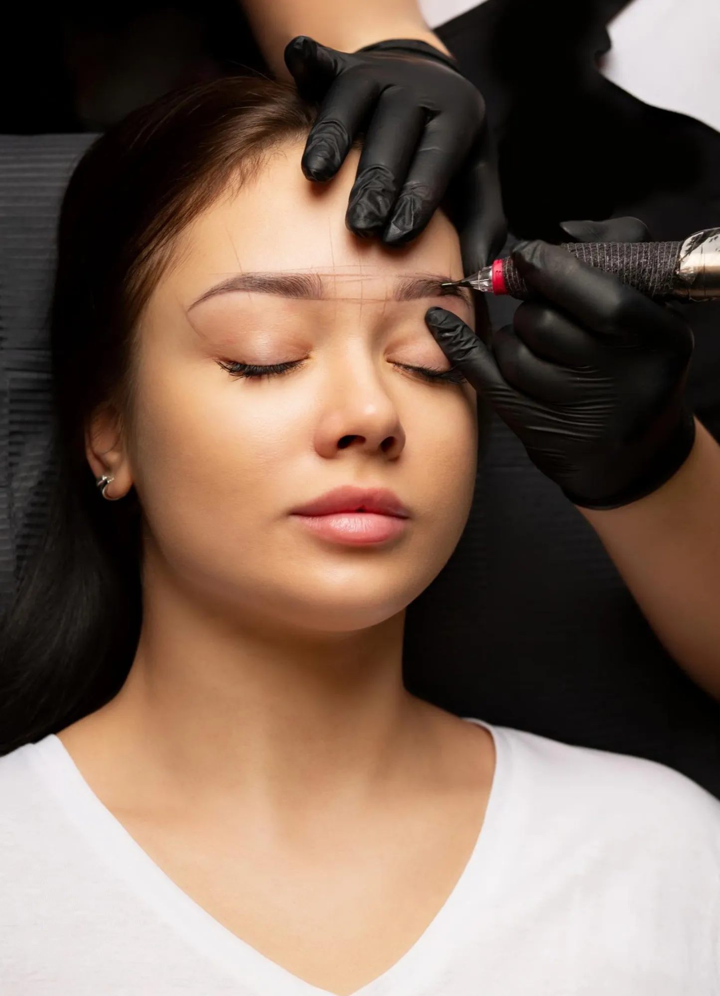 Eyebrow Microblading vs Semi Permanent Eyebrows: Which Option Gives the Most Natural Results?