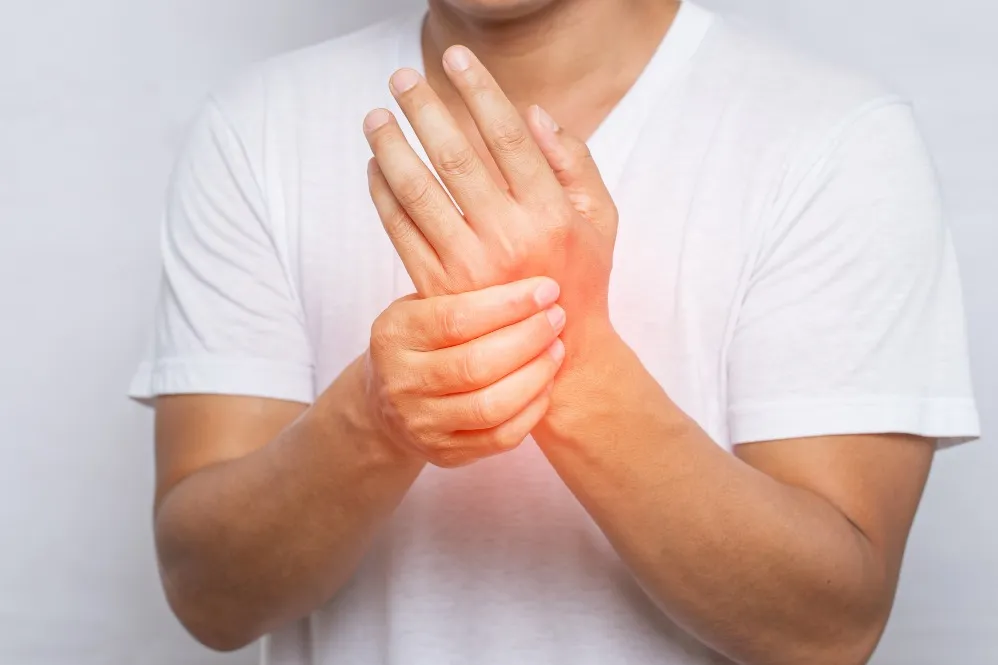 Early Signs of Arthritis of Hand & Wrist You Should Not Ignore