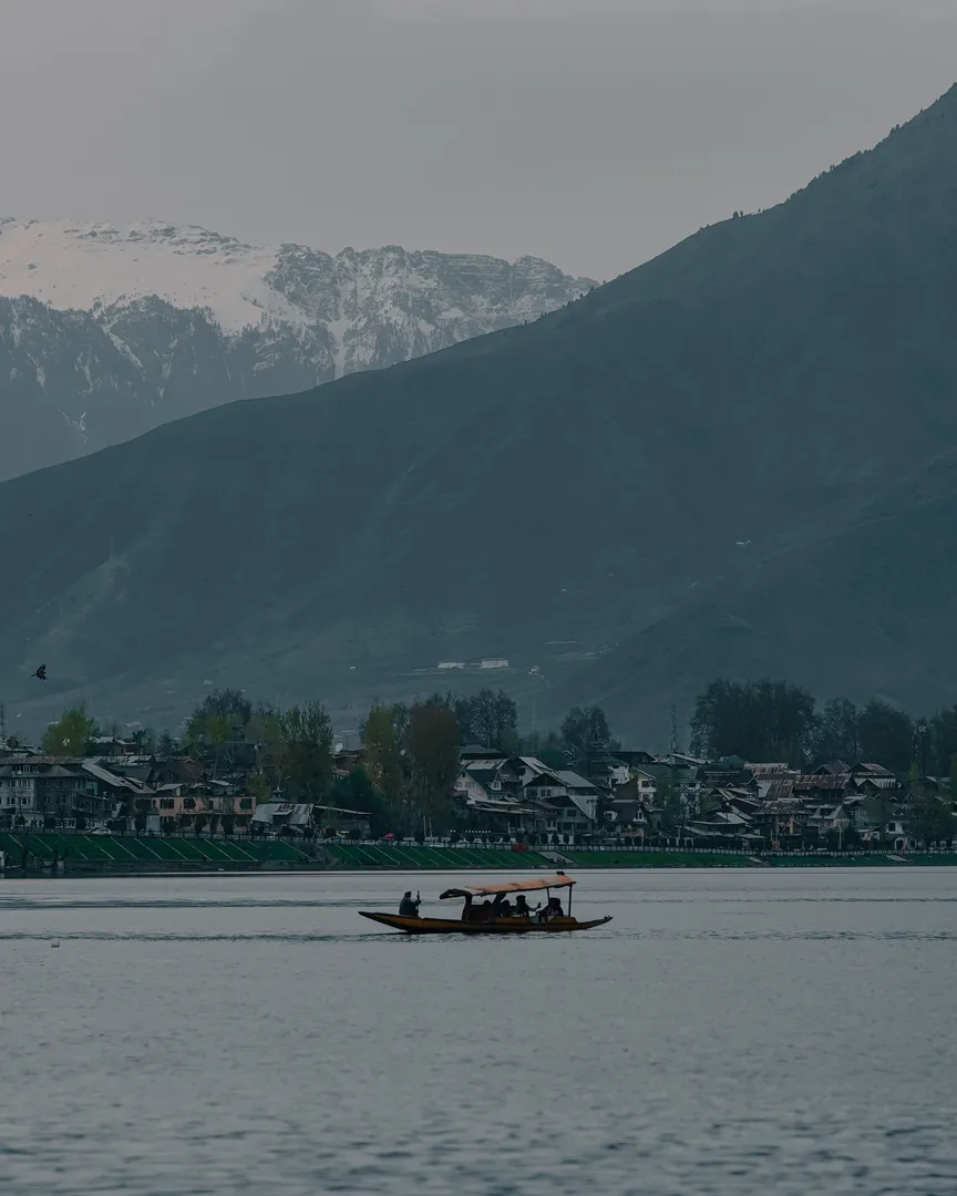 Tourist Places in Jammu & Kashmir
Kashmir
Kashmir Tourism
Kashmir Valley has earned its reputatio...