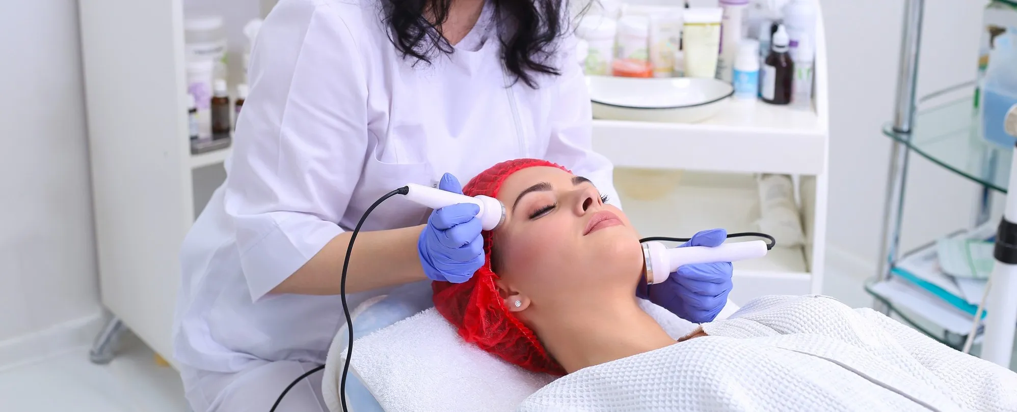 How Skin Brightening Treatment Helps Reduce Pigmentation Naturally