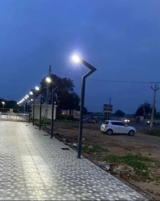 3 Meter Modern Square Decorative Pole in nagpur