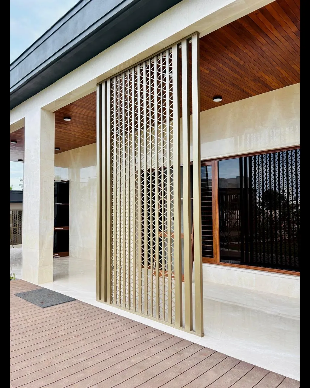 Custom Aluminium Trellis | Premium Architectural Façade Screen | CLASSICAL GATES