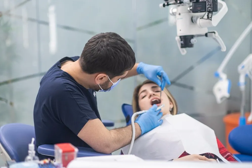 Dental Clinic in Vikas Puri – What to Look for Before Booking Your First Appointment