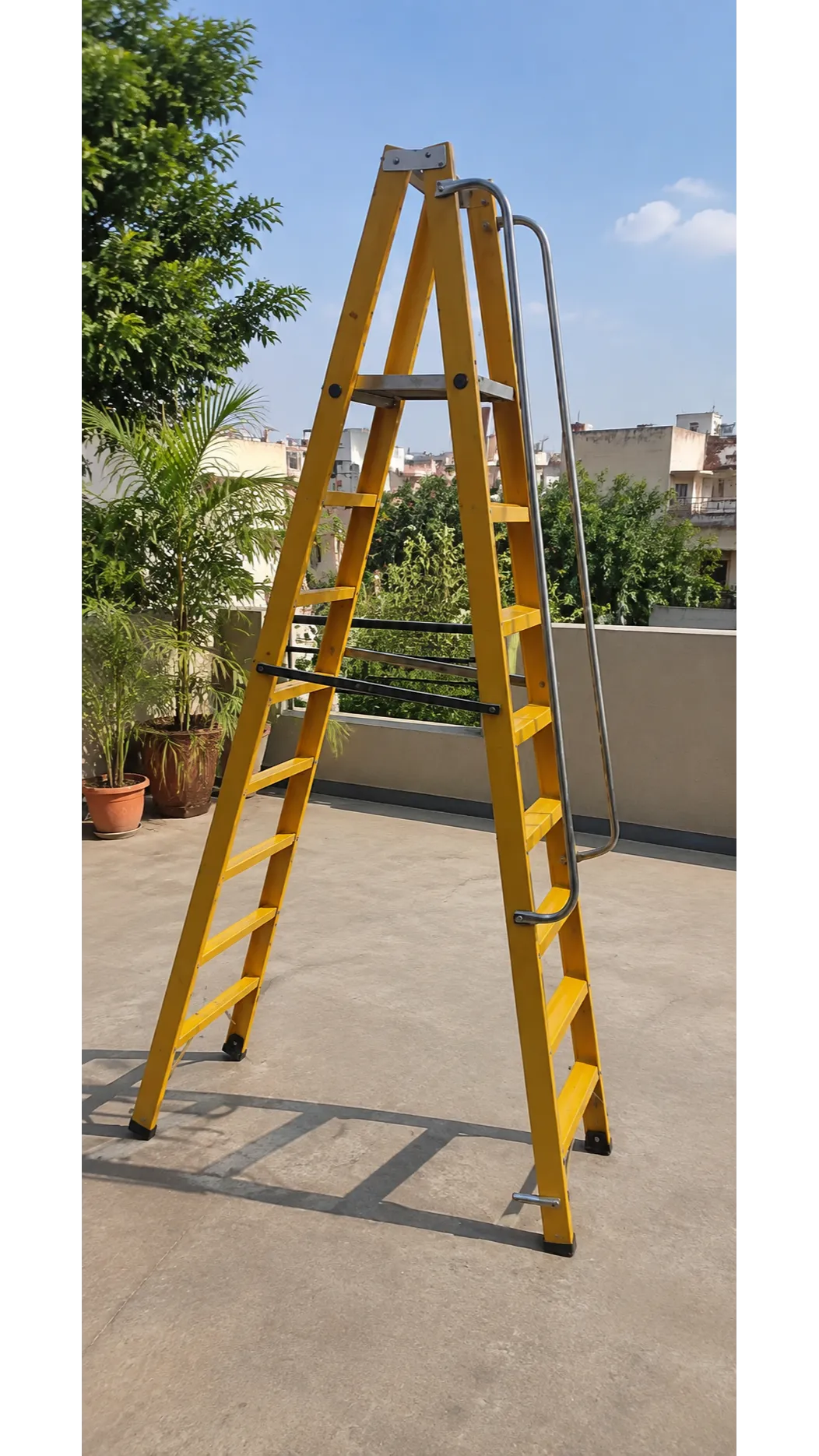 Fiberglass folding ladder