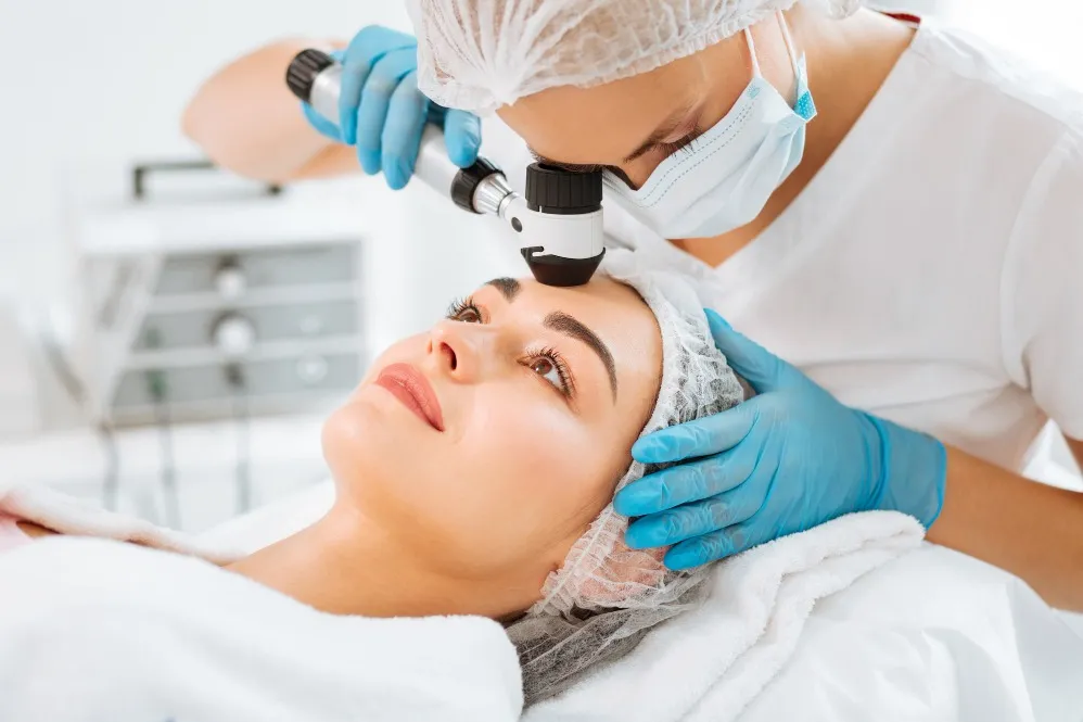 What to Expect When Visiting a Skin Clinic for Acne and Pigmentation