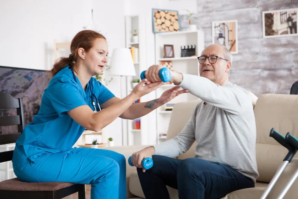 How Geriatric Physiotherapy Helps Older Adults Stay Active and Independent