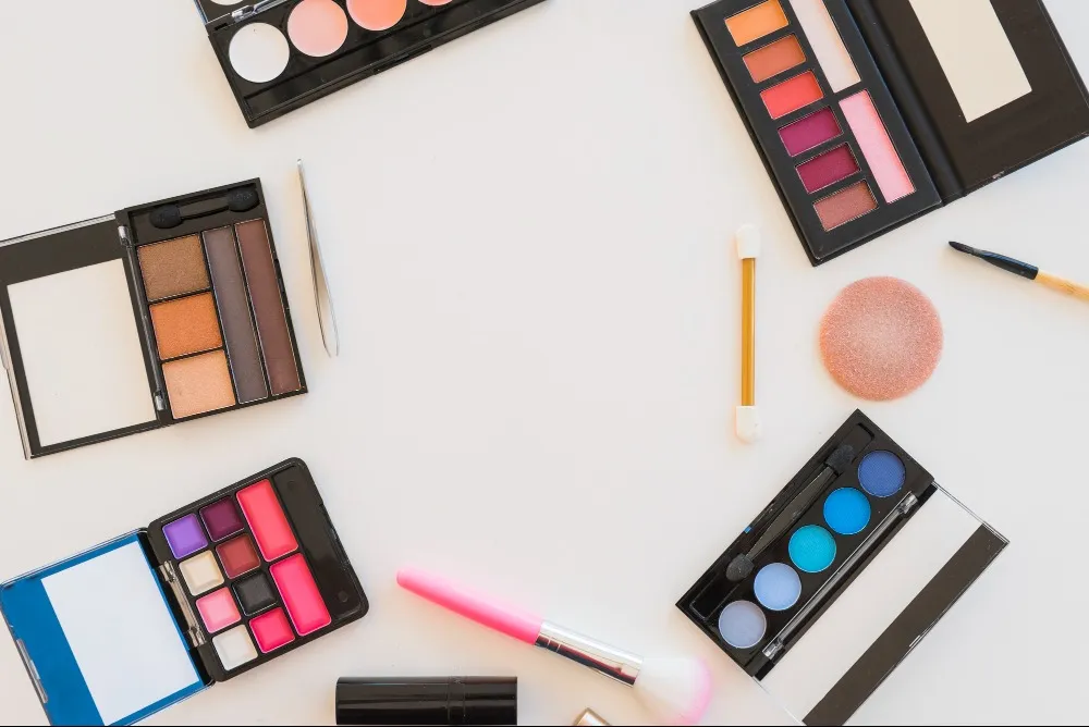 Professional Makeup Products Manufacturer in Delhi for Salons, Makeup Artists, and Beauty Brands