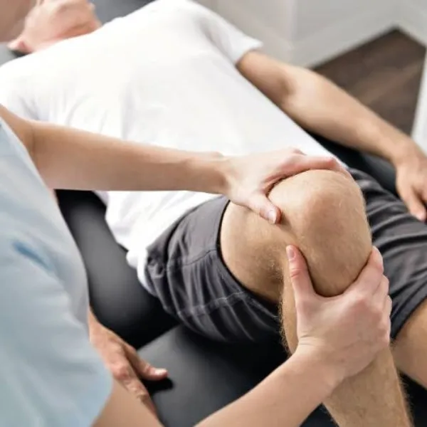 Knee Pain Physiotherapy in South Delhi | Physionyx Physiotherapy