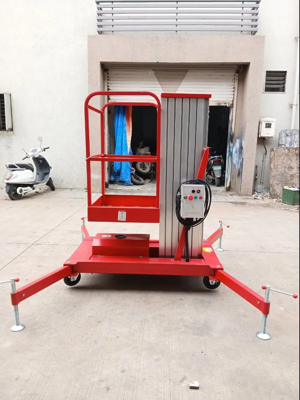 Aerial Work Platform for Cleaning & Maintenance