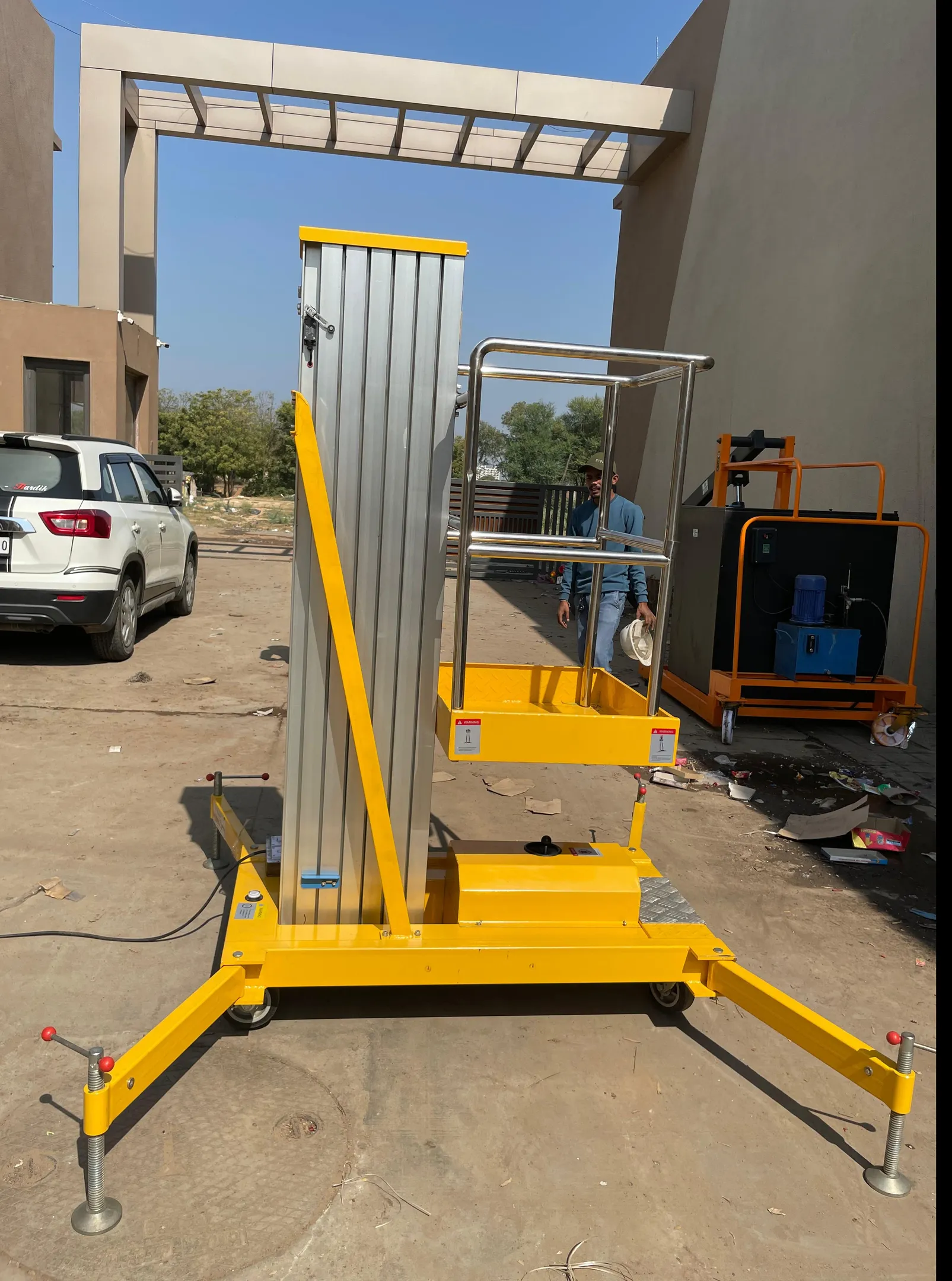 Aerial Work Platform for Cleaning & Maintenance