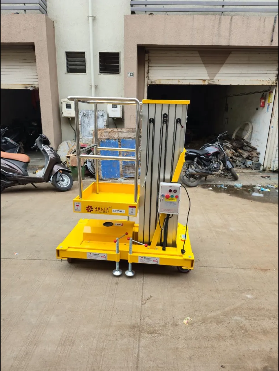 Aerial Work Platform for Cleaning & Maintenance