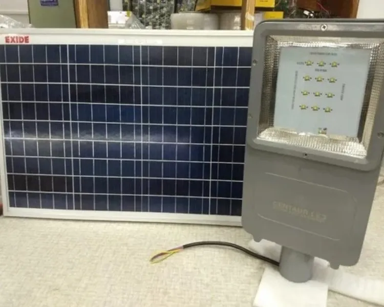 12W Semi-Integrated Solar Street Light (Lithium-Ion, 18Ah, 120Wp Solar Panel)