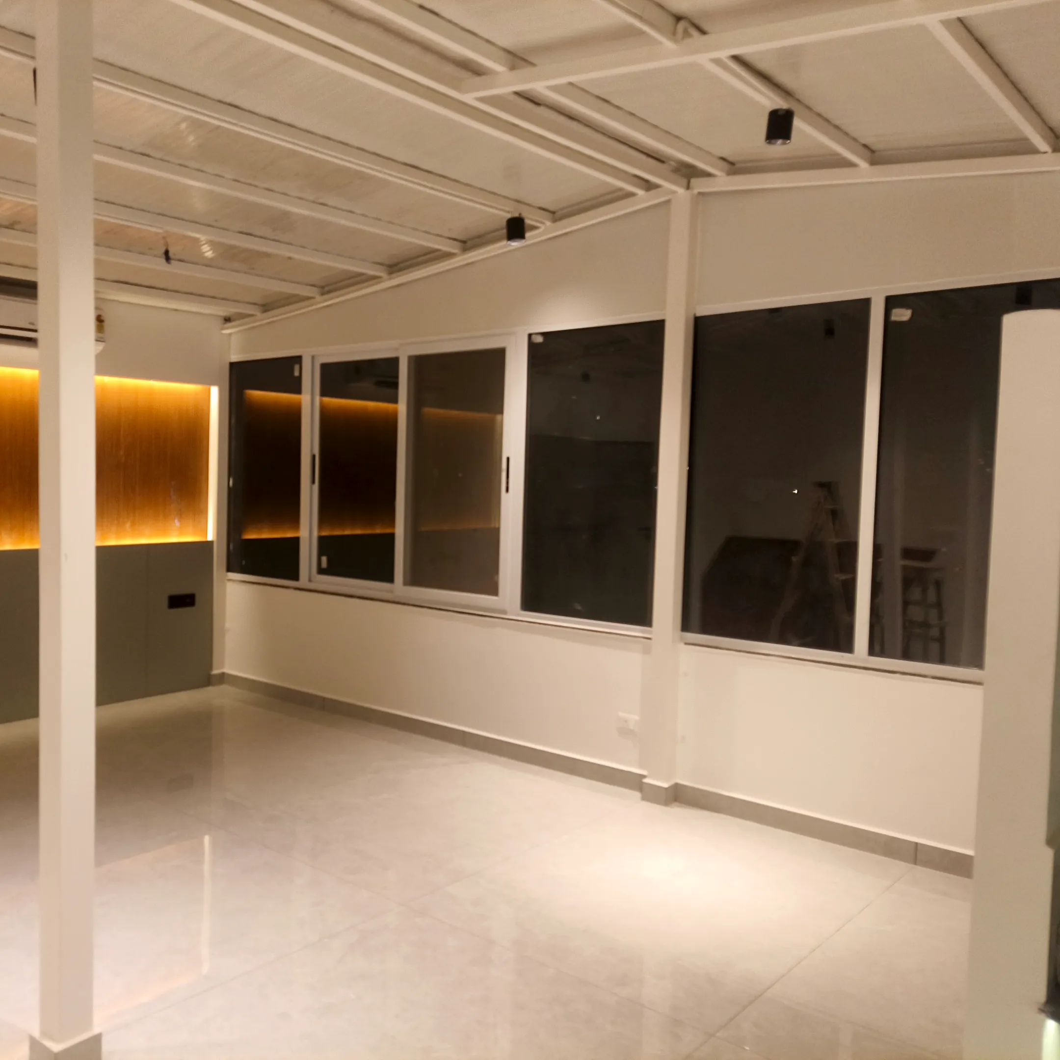 domal sliding window