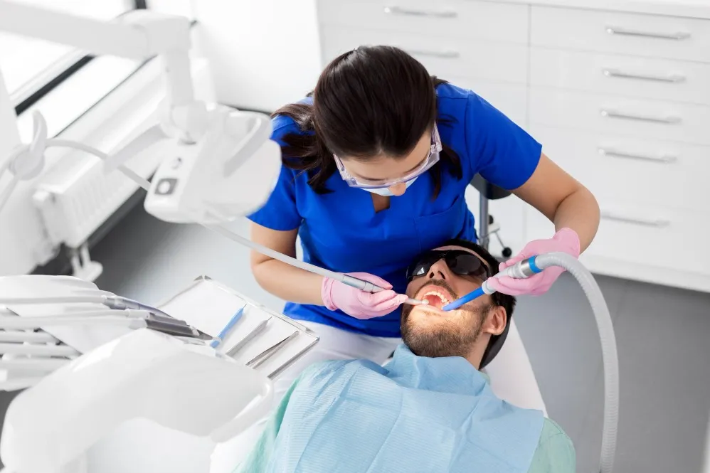 When Should You Visit a Dental Clinic Near Me Instead of Waiting?