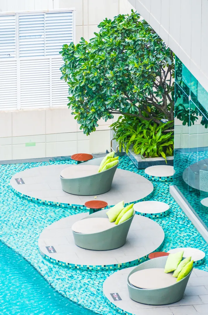 Planning a Luxury Pool? Here's Why a Custom Swimming Pool Contractor Matters