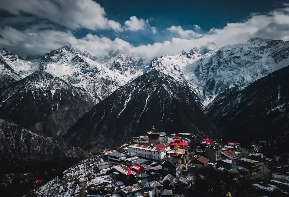 Tourist Places in Himachal Pradesh
Spiti Valley
Spiti Valley Tourism
Long winding roads and valle...