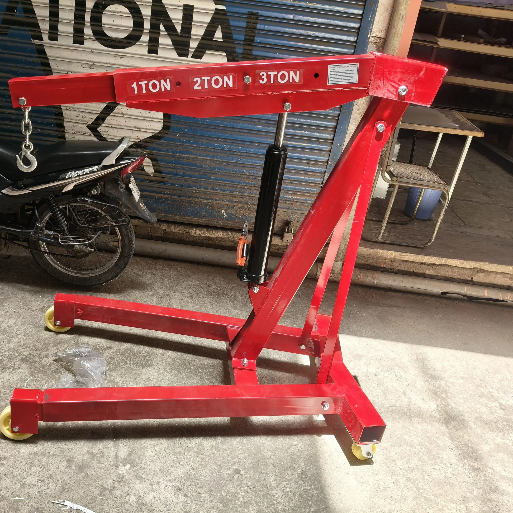 Hydraulic Floor Crane (Engine Lifting Crane) in Jodhpur