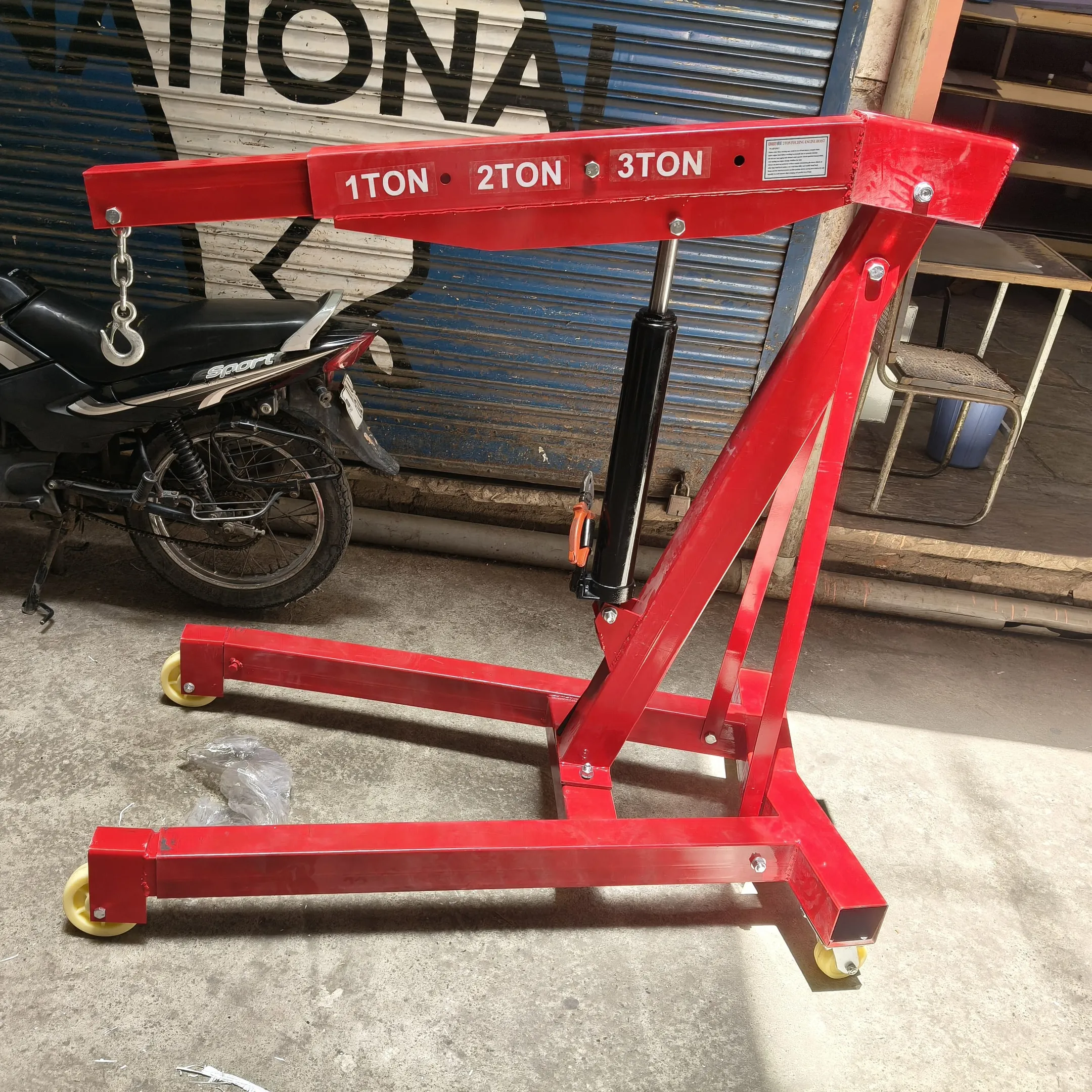 Hydraulic Floor Crane (Engine Lifting Crane) in Barmer
