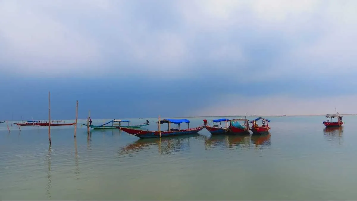 Tourist Places in Odisha
Chilika Lake
Chilika Lake, Puri Overview
Chilika Lake is the largest int...