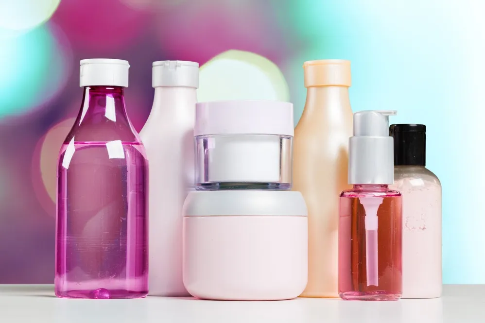 How a Private Label Cosmetic Company Manufacturer in Delhi Develops a Product Range