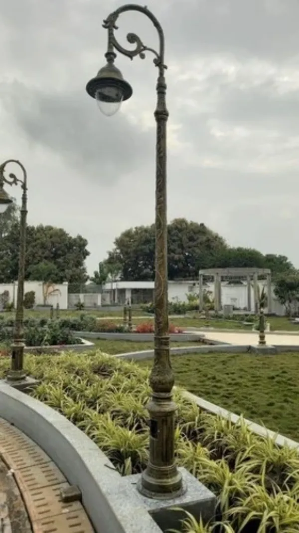 9m Decorative Cast Iron Lighting Pole