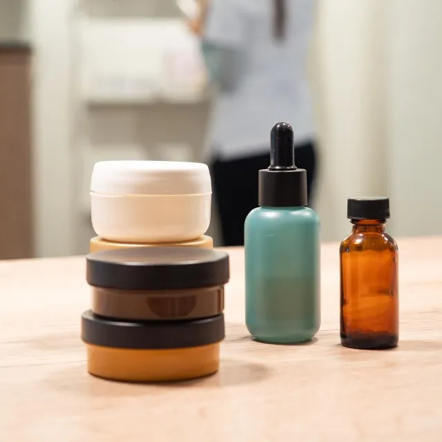 Custom Makeup Manufacturer in Delhi Guide to Formula and Shade Development