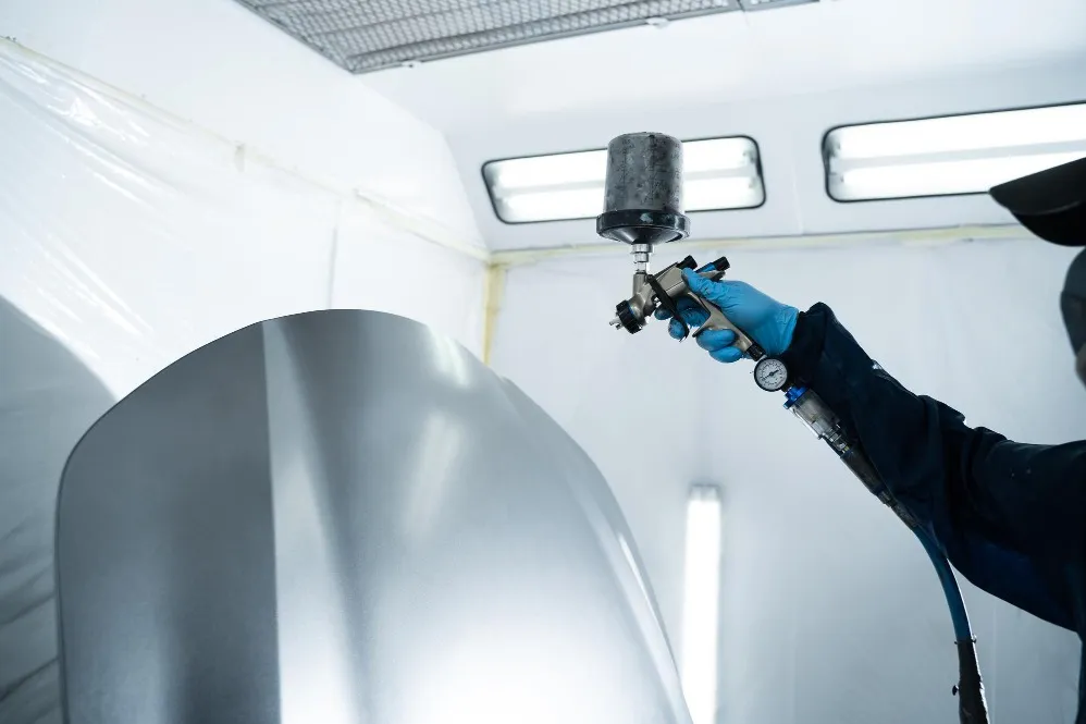 How a Basecoat Clearcoat System Improves Automotive Refinishing Quality