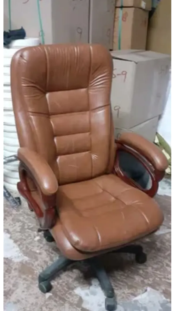 Why Businesses Prefer a Commercial Office Chair Manufacturer in Delhi for Bulk Furniture Requirement