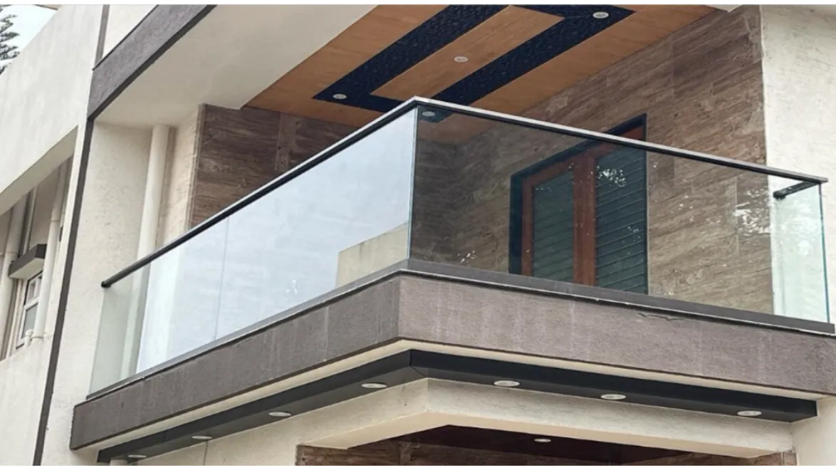 Frameless Glass Railing Manufacturer in Gujarat Explains How Frameless Systems Work