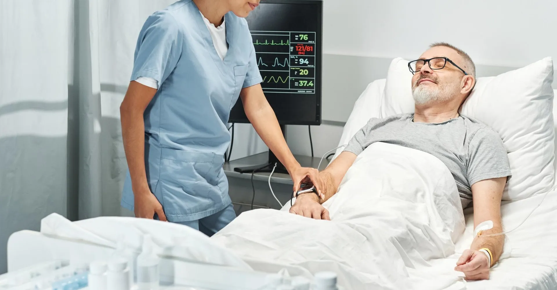 What to Check When Choosing an ICU Care Specialist After Hospital Discharge