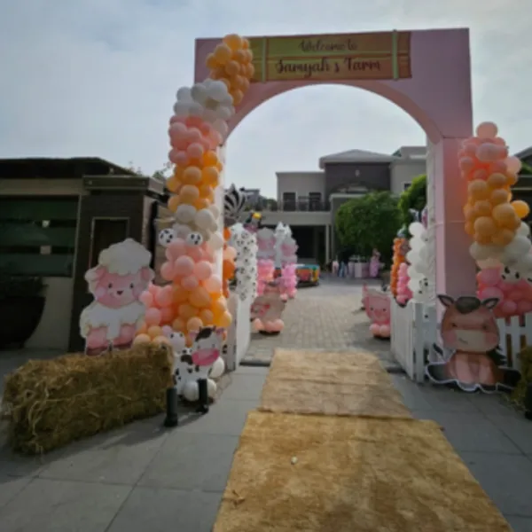Farm Theme Balloon Arch Decoration That Creates a Grand Party Entrance