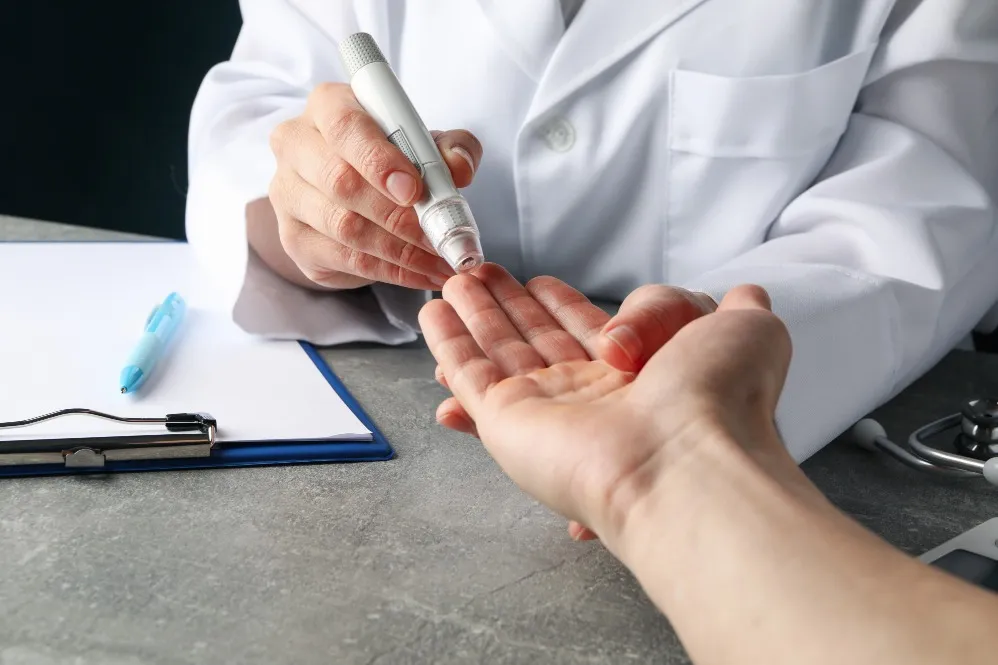 Personalized Care Improves Results With Diabetes Doctor With Diet Plan Consultation