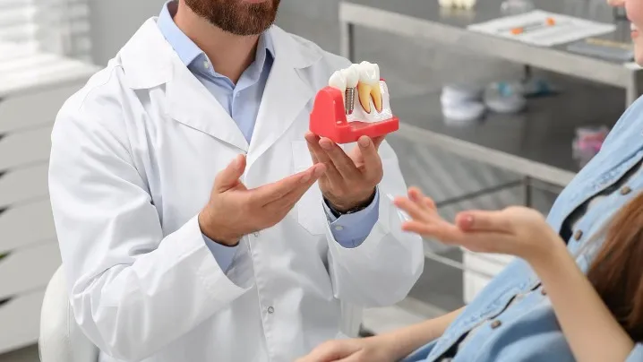 How to Compare an Implant Specialist in Vasna-Bhayli Before Choosing Treatment
