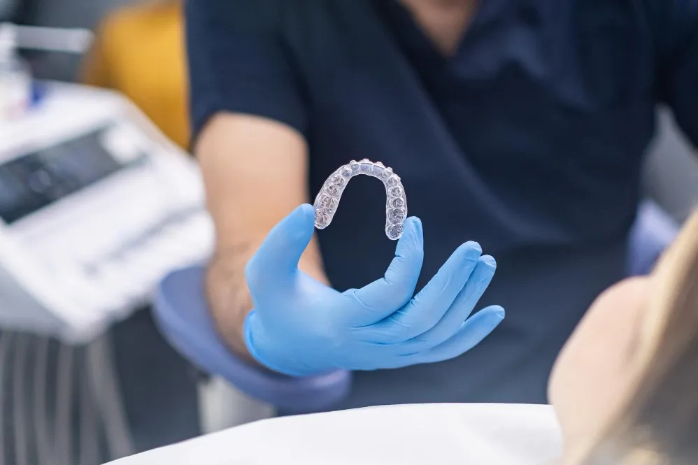 Invisalign Provider Guide for Adults Considering Clear Aligners in Kailash Colony