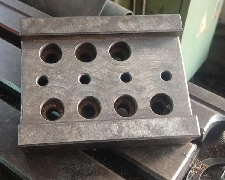 MOUNTING BLOCK