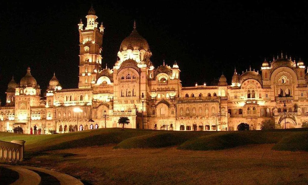 Places to Visit in Gujarat
Vadodara
Vadodara Tourism
Vadodara or Baroda is a cosmopolitan city l...