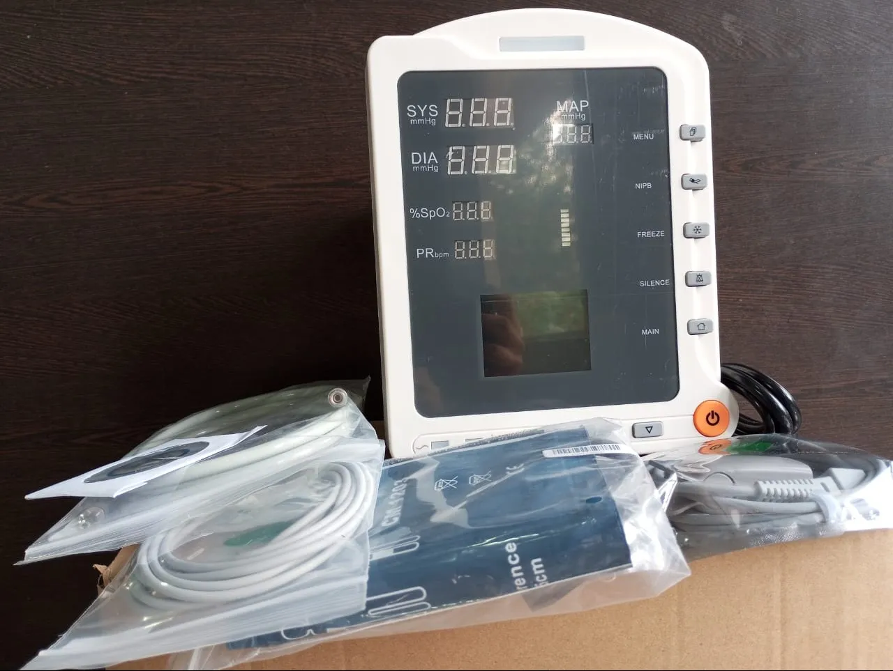3-PARAMETER PATIENT MONITOR