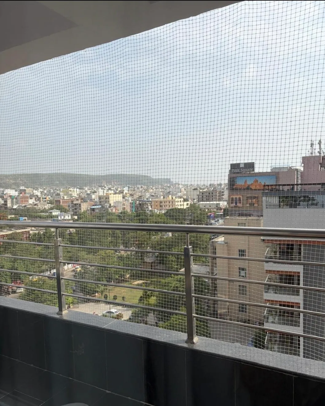 Balcony net fitting