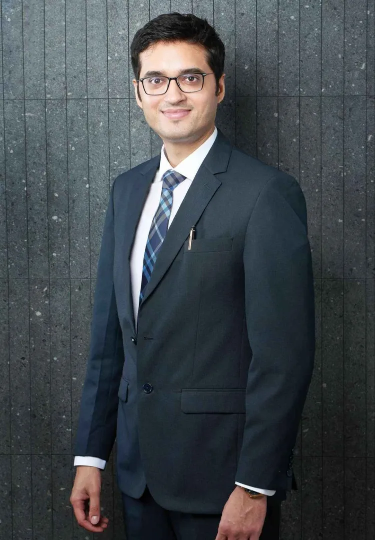 Best Knee Replacement Surgeon in Dadar East When Is Surgery Considered?